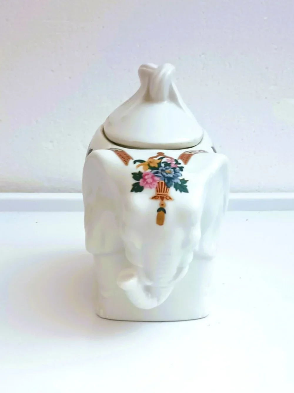 Elizabeth Arden Elephant Trinket Box Vtg White Porcelain Lidded Chinoiserie